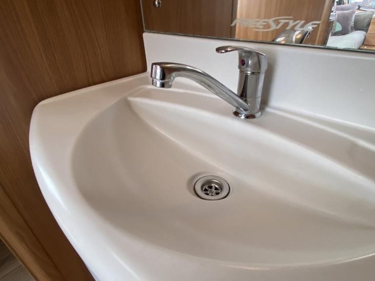 2014 SWIFT FREESTYLE SE S2 TOURING CARAVAN