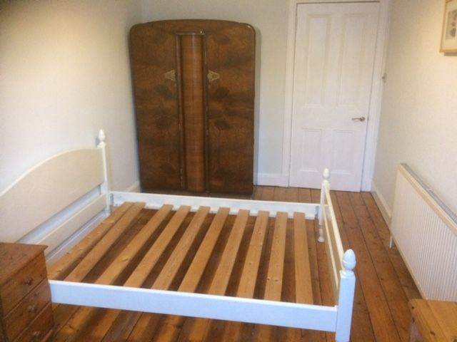 Bedroom to let in large Victorian flat.