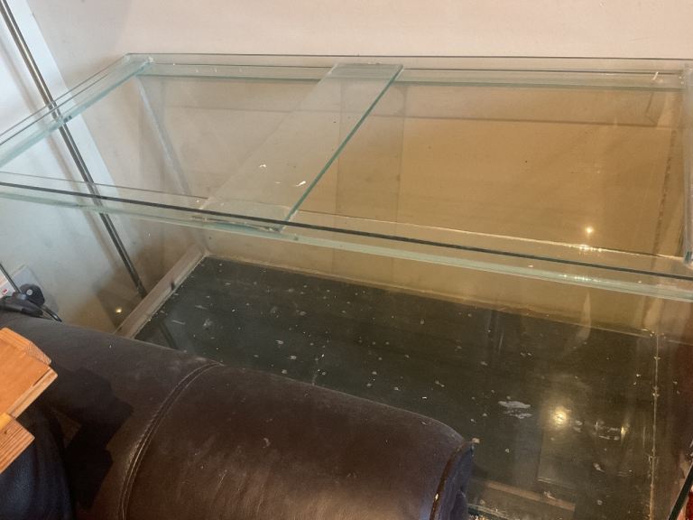 Small pet glass tank