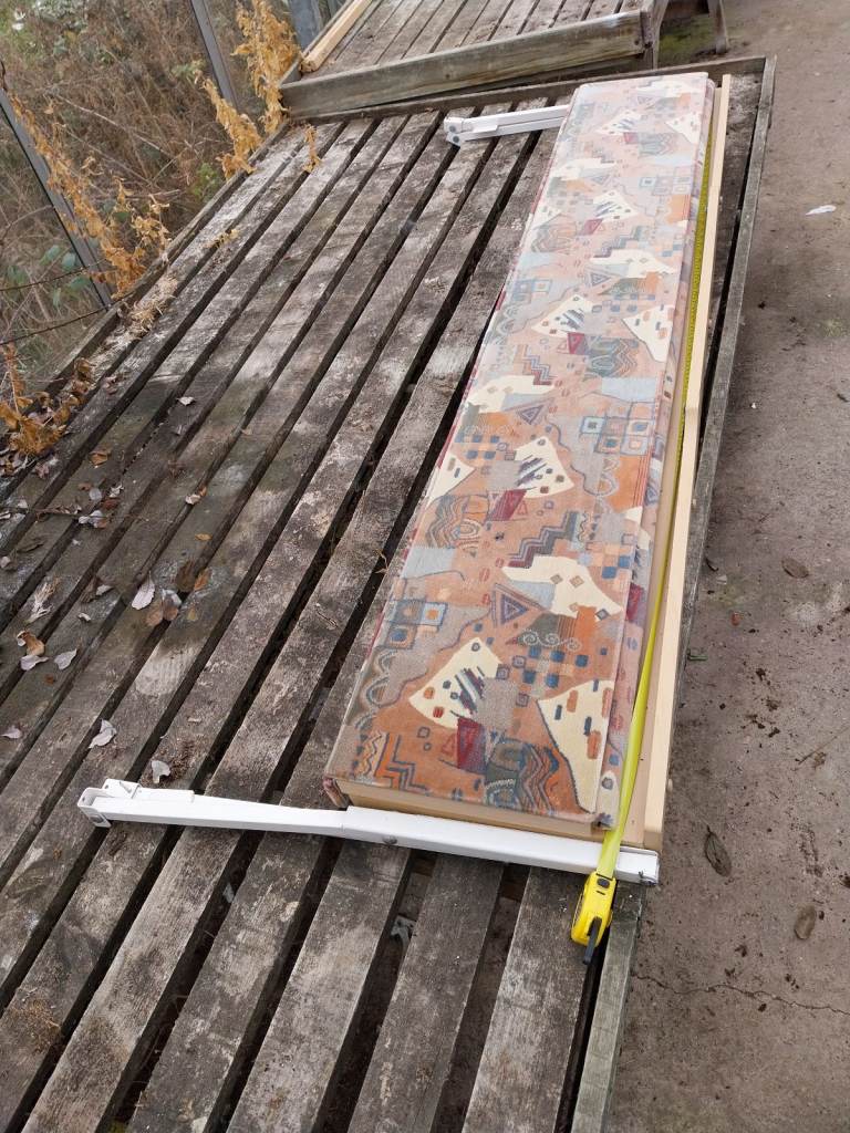 Caravan bunk bed assembly 