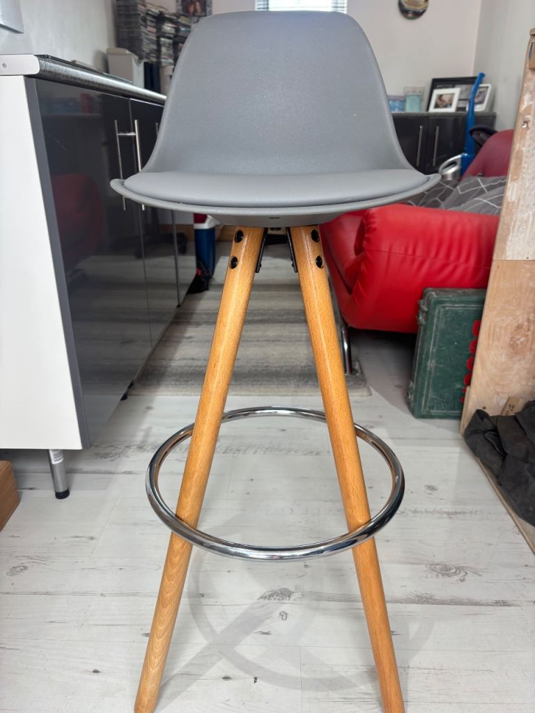 Modern Grey Bar Stool with Wooden Legs – Good Condition