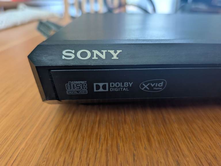Sony DVP-SR170 DVD/CD Player – Good Condition