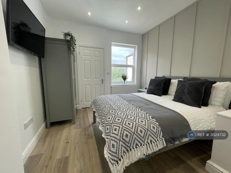 1 bedroom in Park Road, Bedworth, CV12 (#3024732)