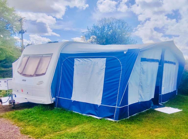 Lunar Delta 520-2 – 2 Berth Caravan | Motor Mover | Awning | Ready to Use