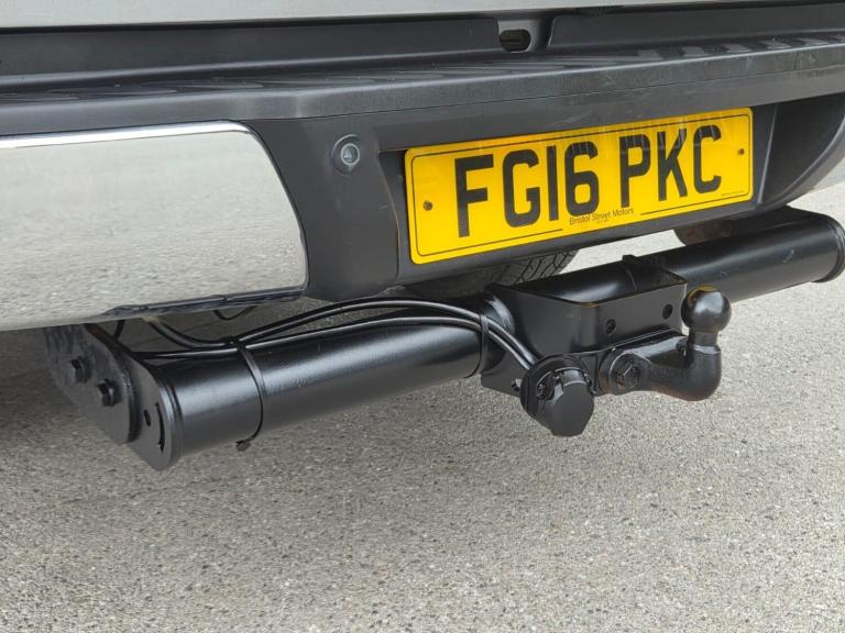 2016 Nissan Navara Double Cab Pick Up Tekna 2.3dCi 190 4WD PICK UP DIESEL Manual