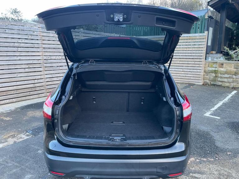 2015 Nissan Qashqai 1.6 dCi Tekna 2WD Euro 6 (s/s) 5dr HATCHBACK Diesel Manual