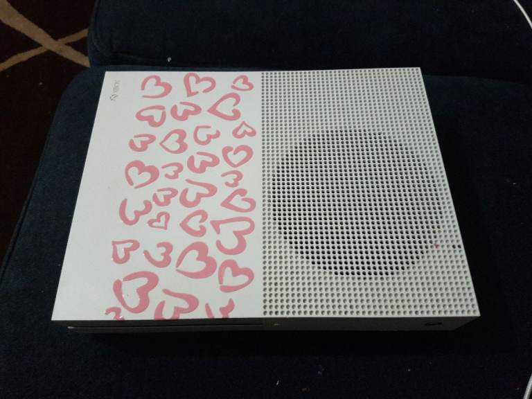 Xbox One S top shell - White with Pink Hearts