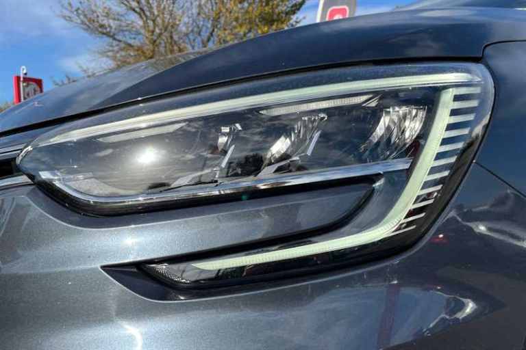 2022 Renault Megane 1.6 E-TECH PHEV 160 Iconic 5dr Auto ESTATE PETROL/ELECTRIC Automatic