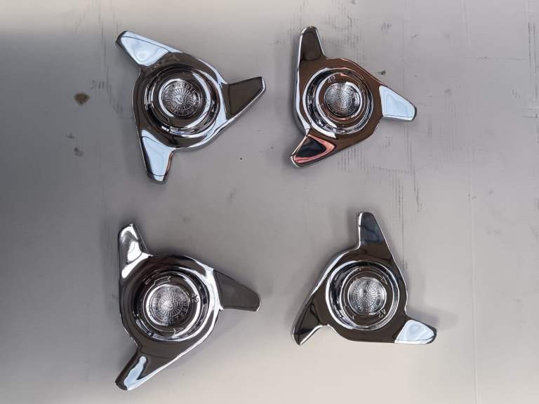 Wheel spinners Borrani 42 for Maserati Mistral