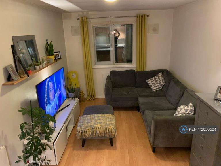 1 bedroom flat in Maplin Park, Slough, SL3 (1 bed) (#2850524)