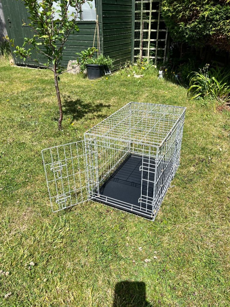 Dog Cage / Crate  19” W x 30” L x 21.5” H 48 x 76 x 55cm