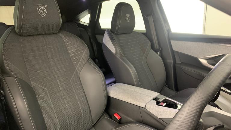 2025 Peugeot 3008 1.2 Hybrid 136 GT 5dr e-DSC6 HATCHBACK PETROL Automatic