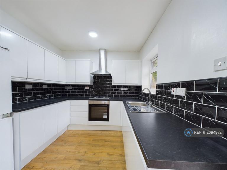 4 bedroom house in Moseley Road, Levenshulme, Manchester, M19 (4 bed) (#2694972)