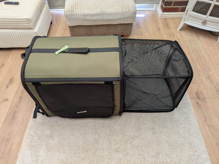 Pecute Expandable Dog, Cat, Pet Car Carrier - Brand New