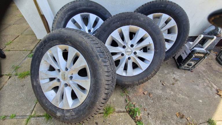 ALLOY WHEELS WITH MICHELIN TYRES