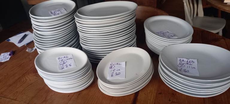 Restaurant oval plates