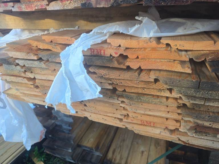 Timber decrotive skirting boards 