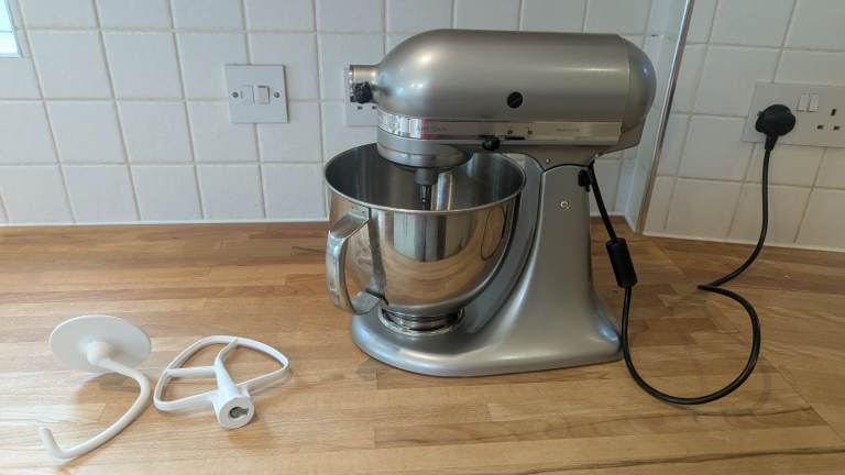 KitchenAid Artisan 4.8L Stand Mixer + Attachments (Excellent Condition!)