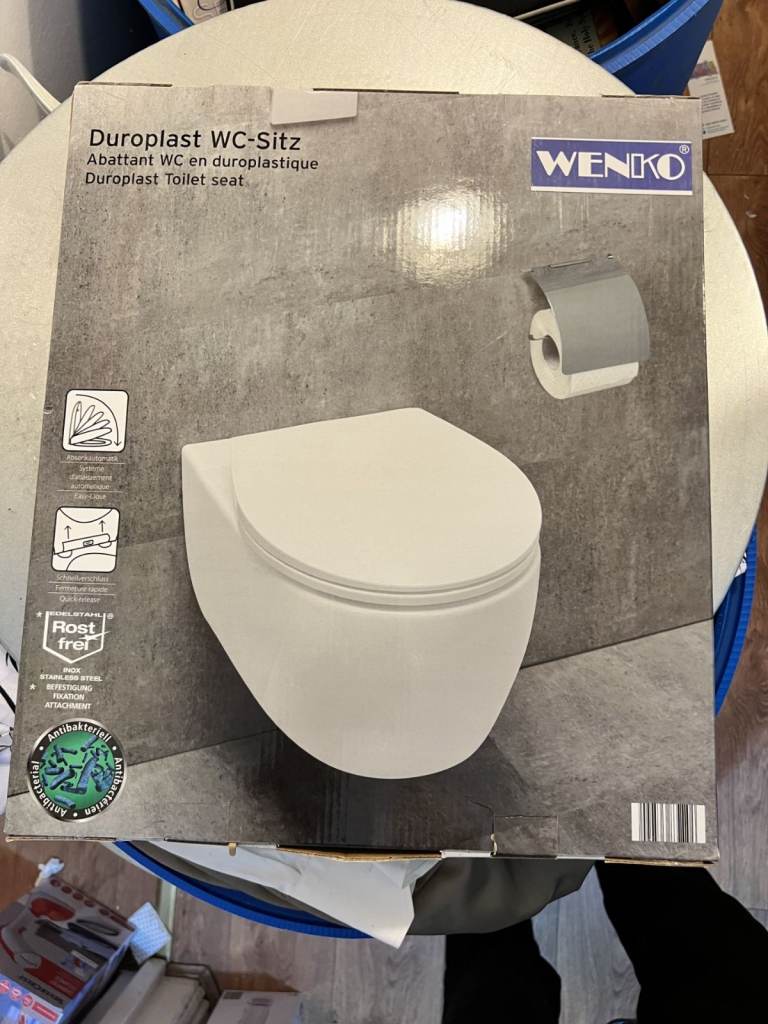 Wenko Duroplast Toilet Seat With Easy Closing Function & Quick Release