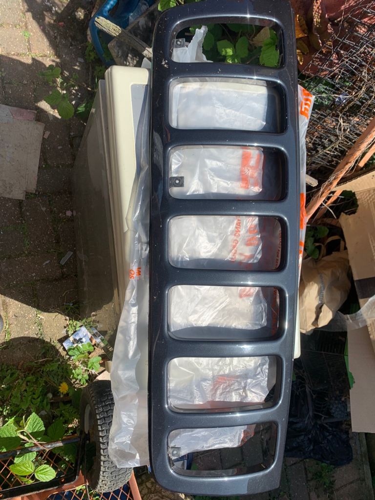 Grand Cherokee genuine front grille 1999-2004