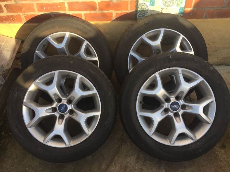 Ford alloy wheels good condition size 17