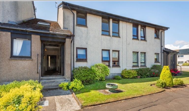 2 bedroom top floor flat ( block of 4) Denley Gardens Arbroath 
