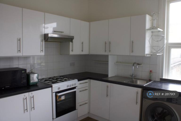 3 bedroom flat in Ferndale Road, London, N15 (3 bed) (#2817901)