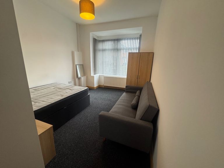 Flat to let ALL THE BILLS ARE INCLUDED 