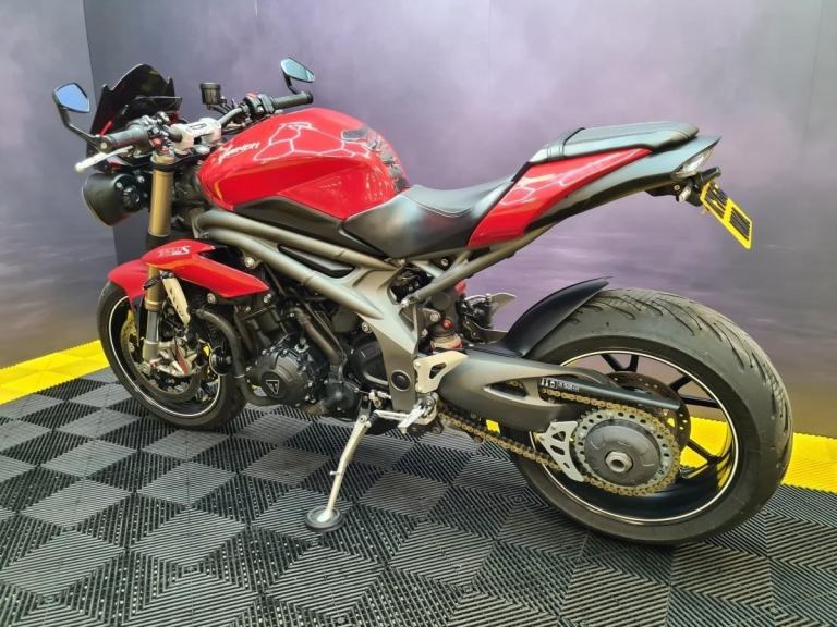 Triumph Speed Triple S 1050 Red