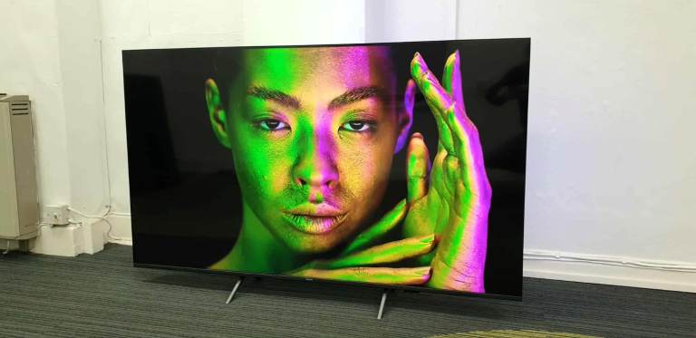 PHILIPS 65PUS8500/12 65" QLED 4K  HDR10+ TITAN SMART TV – with 3 sided Ambilight