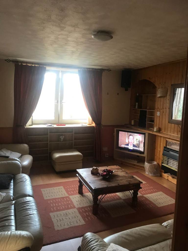 3 double bedroom fully furnished  1st floor flat within city centre