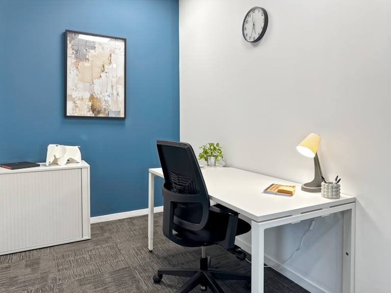 Edinburgh - EH3 9QA \ Small Office Ready for Immediate Use