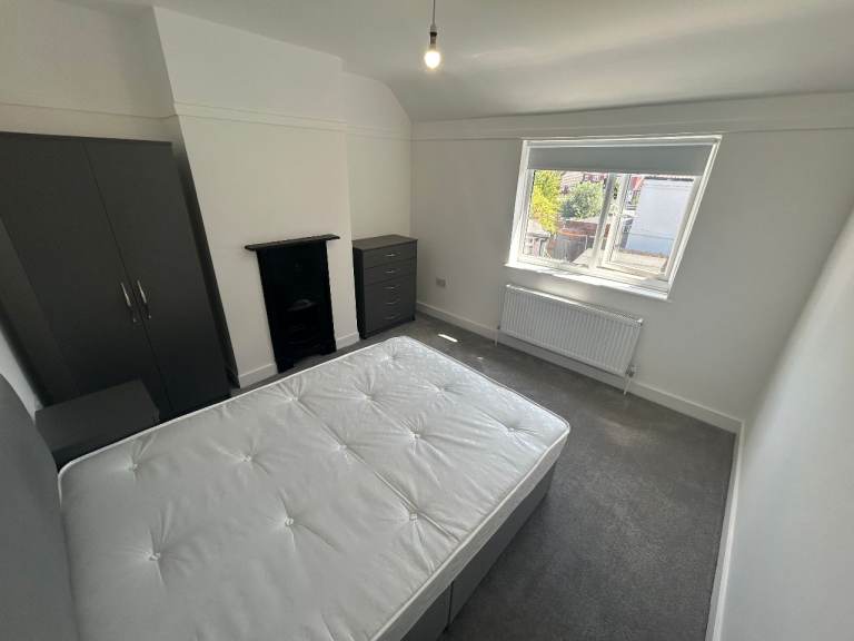  Single and Double Room to let in Same House Chalfont Avenue, Wembley, HA9 6NP - All bills included