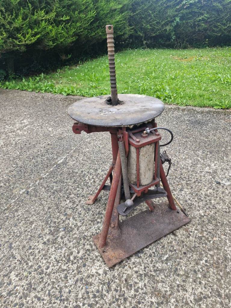 Tyre machine 
