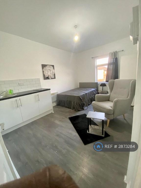 Studio flat in Stoney Stanton Road, Coventry, CV6 (#2873284)