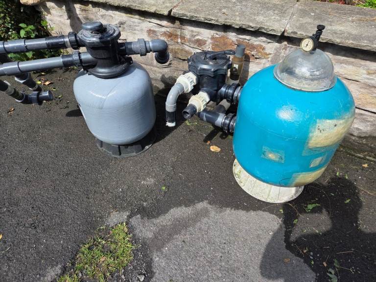 Sand/bead pond filter