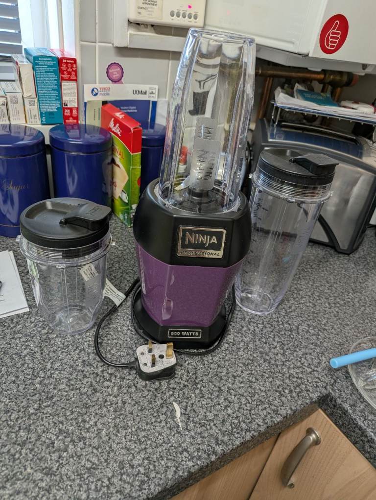 Ninja Personal Blender 600W with Cups – Good Condition
