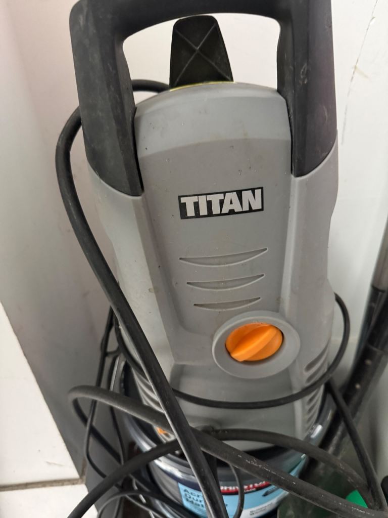 TITAN TTB1300PRW High Pressure Washer – Good Condition