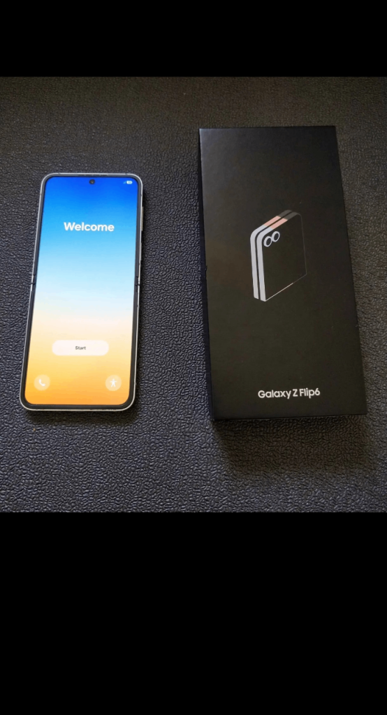 Samsung Galaxy Z Flip 6 (256GB), White, Unlocked, Mint Condition