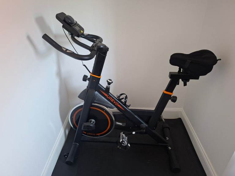 TUREVO Indoor Spinning Bike – Excellent Condition with Padded Gel Seat Cover