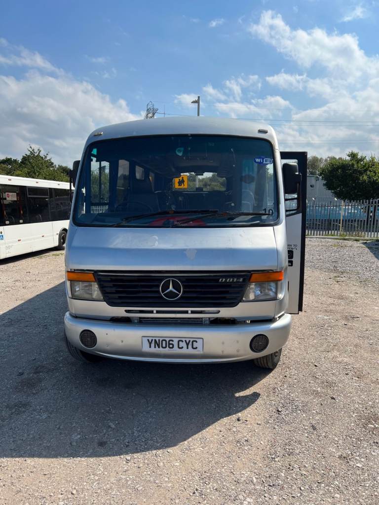 2006 Mercedes 814D Plaxton Cheetah 29 seats + crew seat.