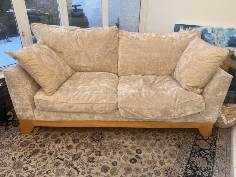 Cream soda/ settee/ couch 