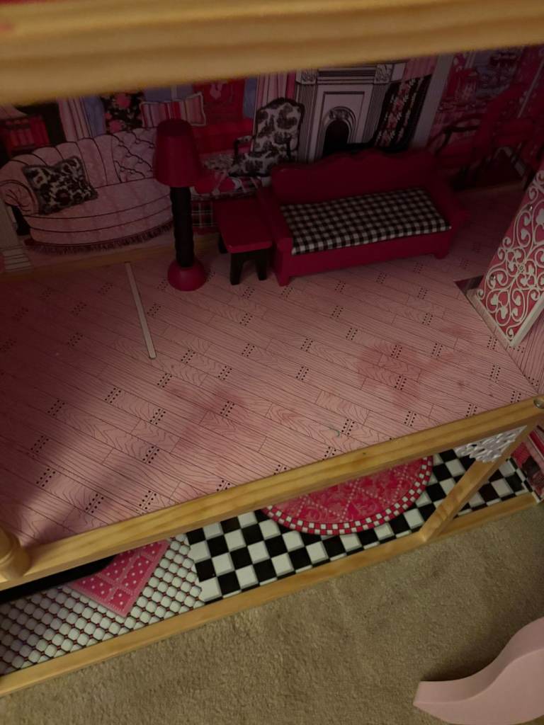 Pink 3 tier doll house 