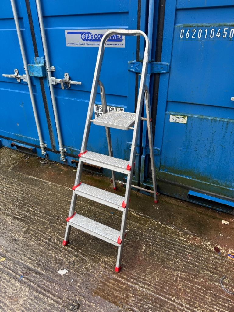 Step ladder 4 steps in total used condition