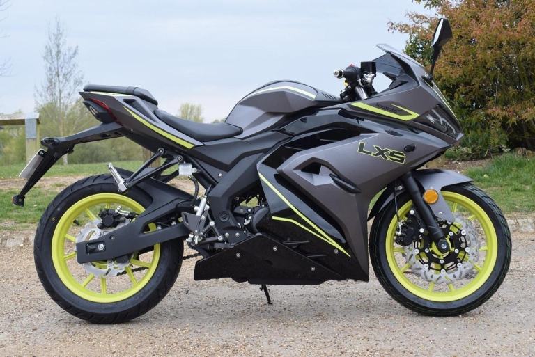 LEXMOTO LXS 125 EURO 5 2026 Petrol Manual in Black