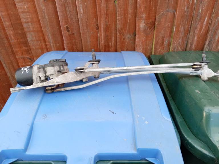 Nissan wiper motor and mechanism