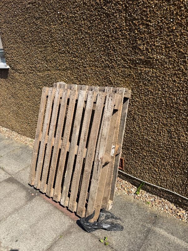 2x Wooden Pallets – Free