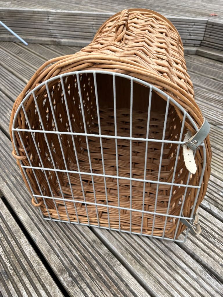 Whicker cat / small dog carrier