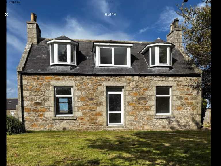 4 Bed 3 Bathroom Farmhouse with large garden