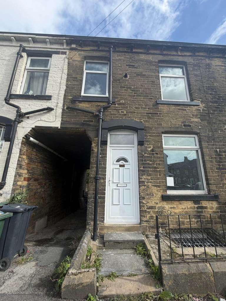 2 BEDROOM HOUSE TO RENT IN BD7 - DEPOSIT REQUIRED - CALL TODAY TO BOOK A VIEWING 